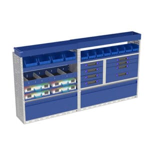 Robuuste bedrijfswageninrichting met opbergkasten en laadbakken voor efficiënt werk.