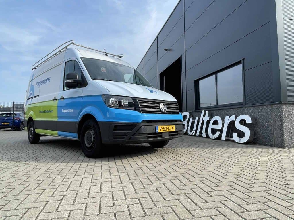 Hogemans bedrijfswagen met op maat gemaakte bedrijfsinrichting voor efficiënt transport en professionaliteit.