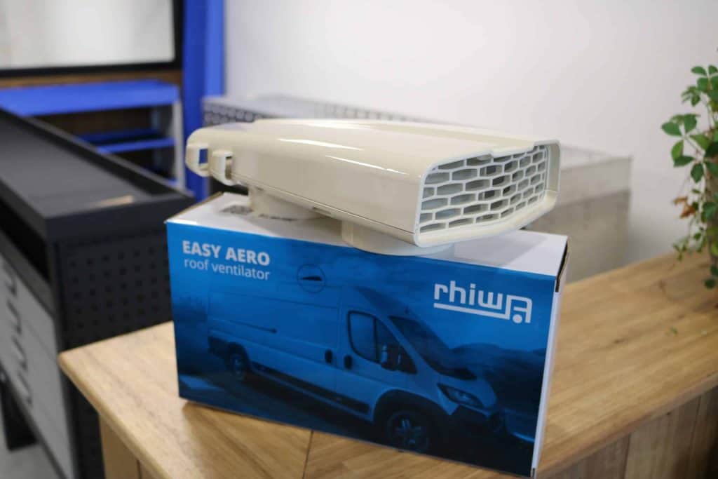 Luchtontvochtiger voor bedrijfswagens, ideaal voor het verbeteren van de ventilatie en het voorkomen van vochtproblemen in bedrijfswageninrichting.