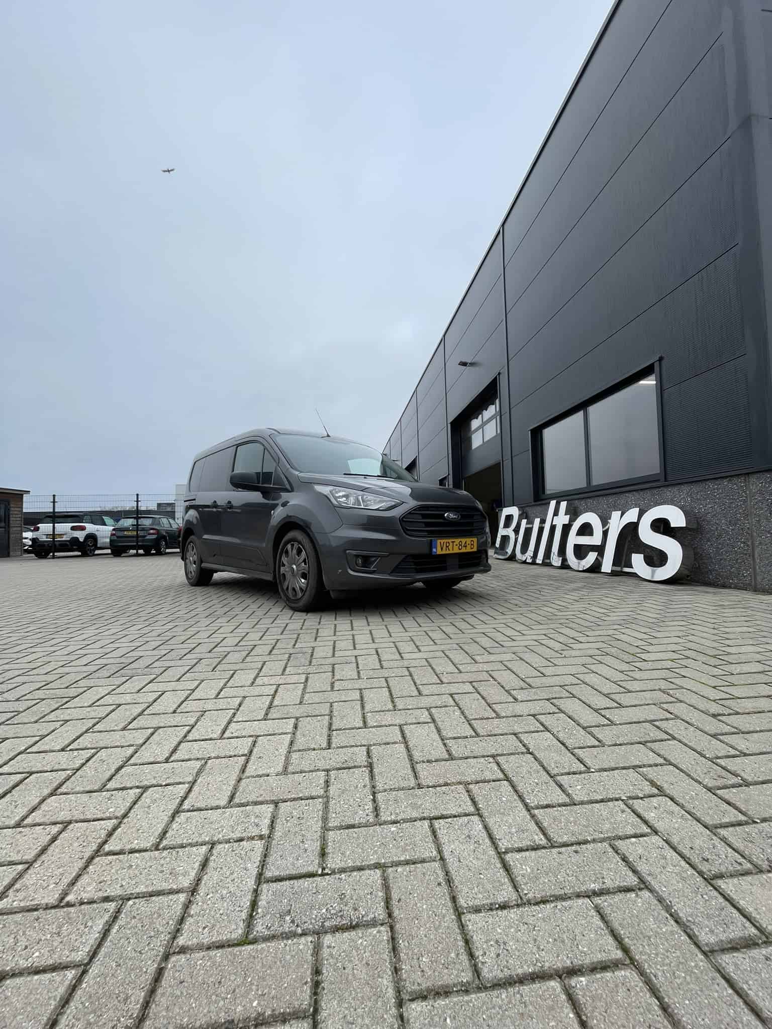 Vuilniswagen bedrukking en bedrijfswageninrichting op maat, geschikt voor transport en logistiek, functionele en professionele bedrijfswagenoplossingen voor een efficiënte bedrijfsvoering.