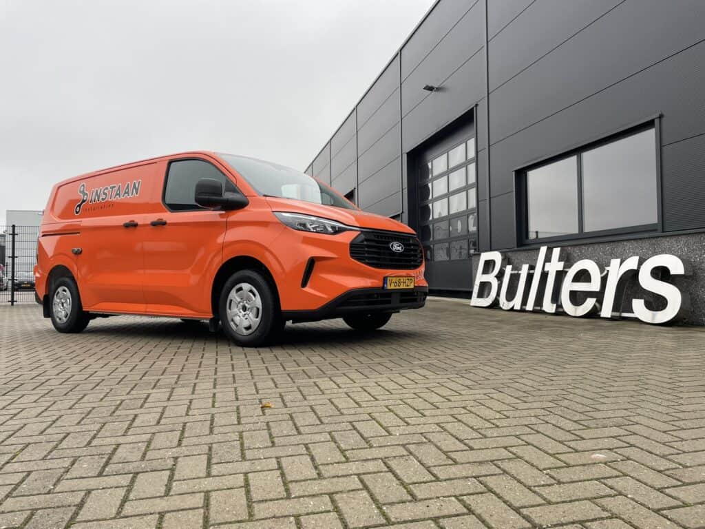Nieuwe bedrijfswagen Ford Transit Custom voor bedrijfsinrichting en transport, te koop bij Butlers.nl, specialist in bedrijfswageninrichting en maatwerk bedrijfsvoertuigen.