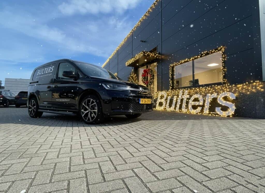 Flexibele bedrijfswageninrichting voor elke zakelijke behoefte, perfect voor transport en logistiek, met professionele afwerking en op maat gemaakte oplossingen.