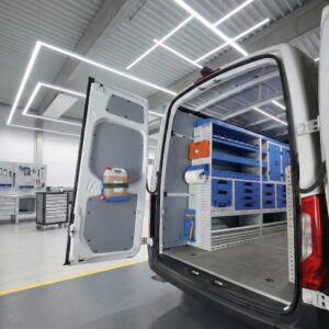 Geavanceerde bedrijfswagen met op maat gemaakte opslag en werkruimte voor automatische concepten, ideaal voor efficiënte bedrijfsvoering en logistiek.