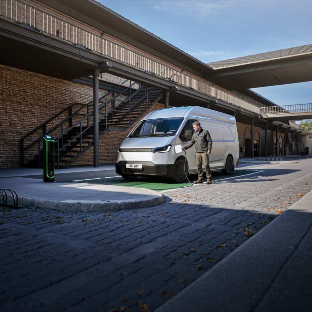 Elektrische bedrijfswagen opladen bij laadpaal voor bedrijfswageninrichting, duurzame mobiliteit, milieuvriendelijk vervoer, laadstation, laadpunt, elektrische auto, laadtechnologie, groene energie, b.